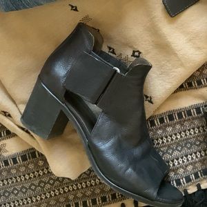 Coclico PeepToe Booties 38 VGUC